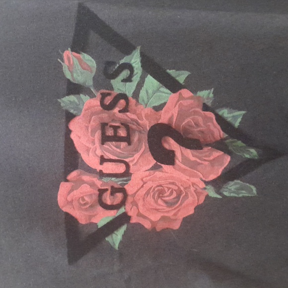 🌺GUESS SHORT SLEEVE Tee - Picture 2 of 4